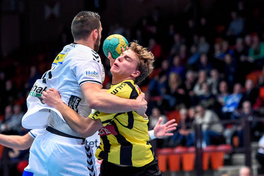 Hammarbys Anders Wik-Rydberg och Redbergslids Mario Lipovac