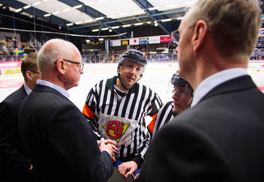 Huvuddomarna samtalar med bland annat Mikael Lundström