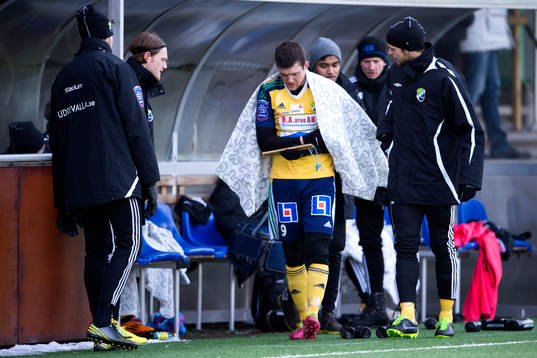 Ljungskiles Hannes Stiller lämnar planen