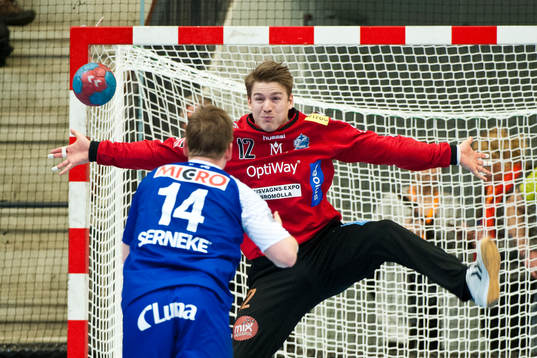 Alingsås Johan Fagerlund skjuter straff mot Kristianstads