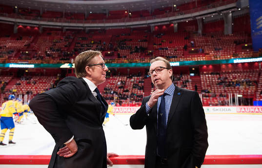 Svenska Ishockeyförbundets Tommy Boustedt och Sveriges