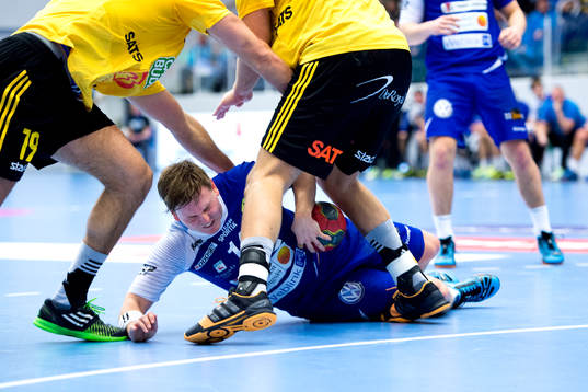 Alingsås Jesper Konradsson stoppas av Sävehofs försvar