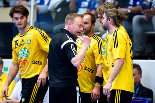 Sävehofs tränare Magnus Johansson gestikulerar till