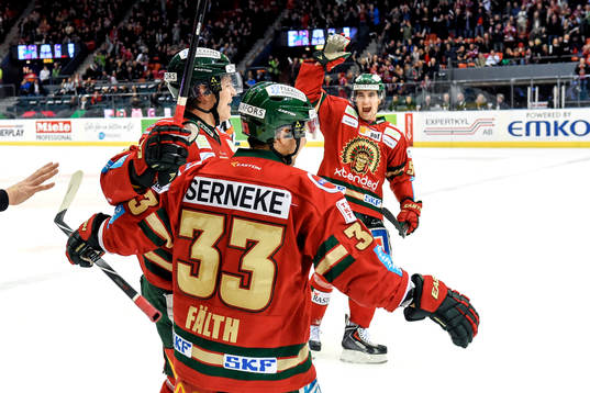 Frölundas Mattias Janmark och Elias Fälth jublar