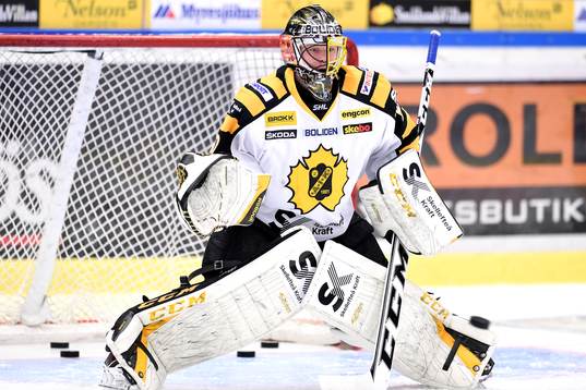 Skellefteås målvakt Jesper Eriksson på uppvärmningen