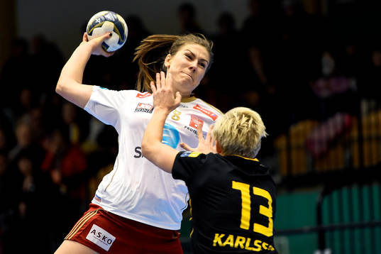 Larviks Alina Wojtas och Sävehofs Elin Karlsson