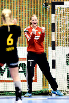 Sävehofs målvakt Johanna Bundsen jublar