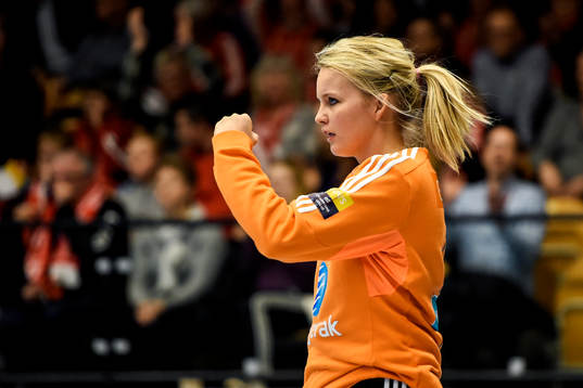 Larviks målvakt Sandra Toft jublar