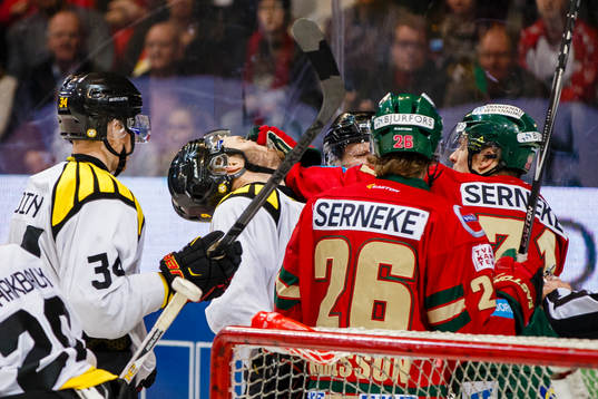 Bråk mellan Brynäs Niclas Andersen och Frölundas Nicklas