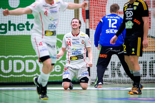 Drotts Viktor Halen jublar