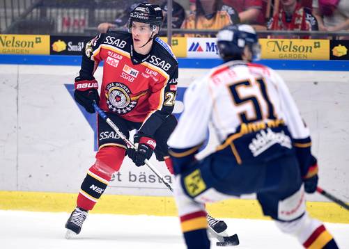 Luleås Peter Cehlarik med pucken