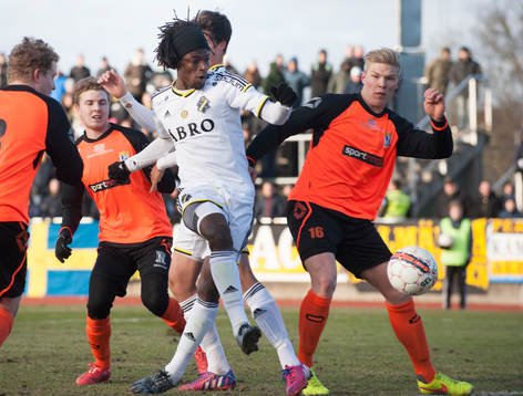 s Mohammed Bangura har friläge i matchen i Svenska cupen