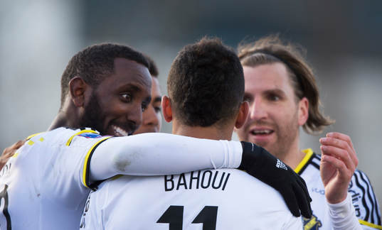 s Nabil Bahoui grattas V Henok Goitom och Nils-Eric