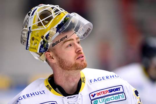 s målvakt Gustaf Wesslau på uppvärmningen innan