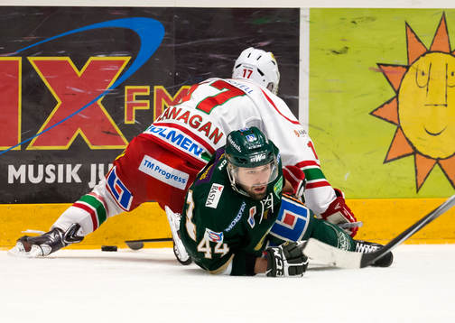 Modos Kyle Flanagan och Färjestads Milan Gulas
