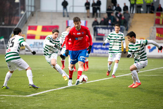 Helsingborgs Astrit Ajdarevic har kontroll på bollen