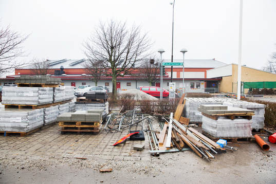 Nya parkering byggs utanför Rosengårds ishall som