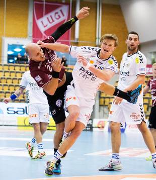 Lugis Zoran Roganovic och Redbergslid Jonathan Carlsbogård