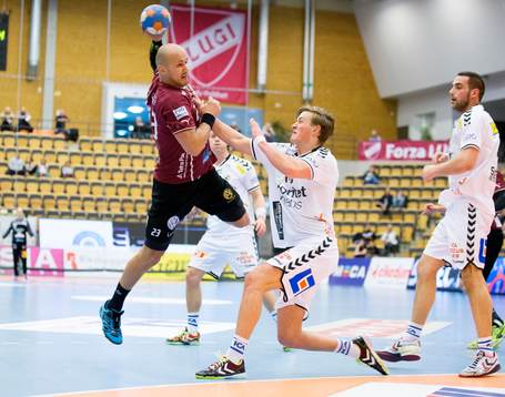 Lugis Zoran Roganovic och Redbergslid Jonathan Carlsbogård