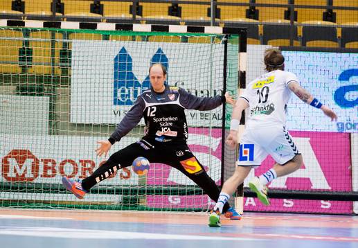 Lugis Målvakt Oscar Jensen och Redbergslids Charlie