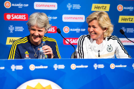Sveriges förbundskapten Pia Sundhage och Tysklands