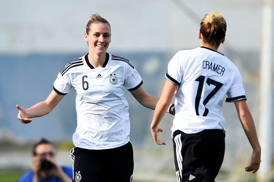 Tysklands Simone Laudehr jublar