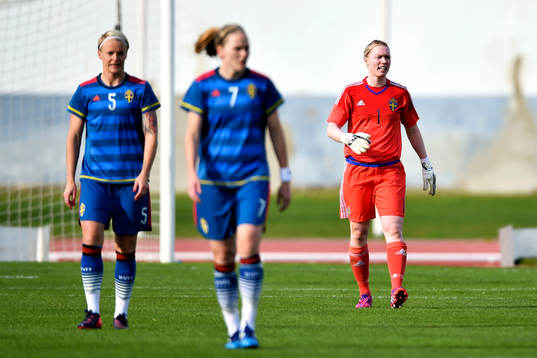 Sveriges Nilla Fischer, Lisa Dahlkvist och målvakt Hedvig