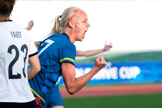 Sveriges Caroline Seger jublar