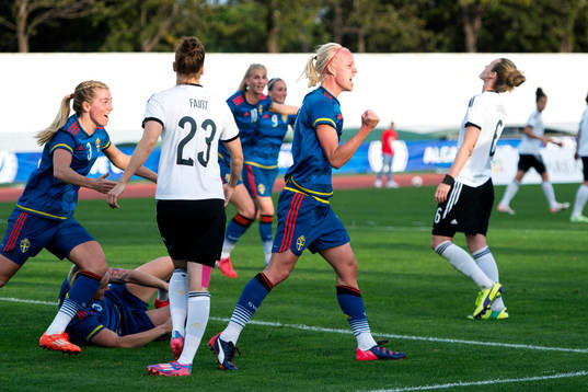 Sveriges Caroline Seger jublar