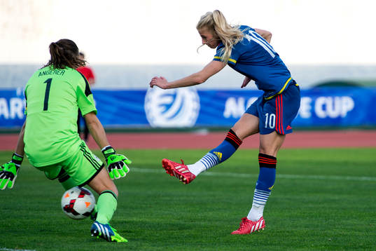 Sandvikens Sofia Jakobsson gör 2-4 bakom Tysklands