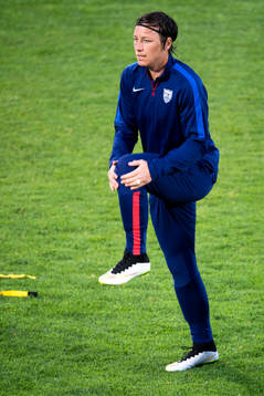 s Abby Wambach värmer upp innan en fotbollsmatch i Algarve