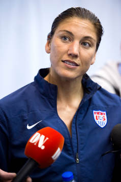s målvakt Hope Solo blir intervjuad