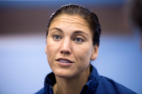 s målvakt Hope Solo blir intervjuad