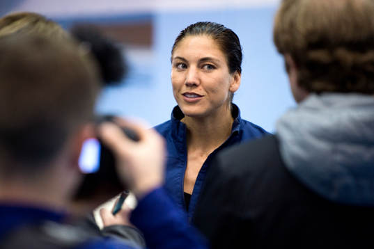s målvakt Hope Solo blir intervjuad