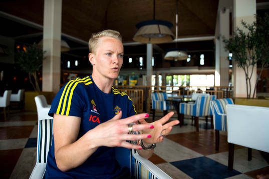 Sveriges Nilla Fischer blir intervjuad