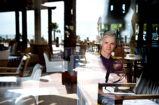 Sveriges Nilla Fischer blir intervjuad