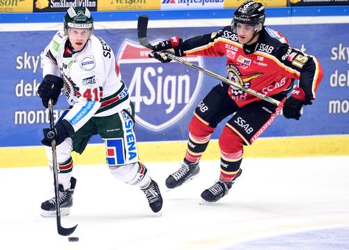 Frölundas Mathis Olimb jagas av Luleås Christian Jaros