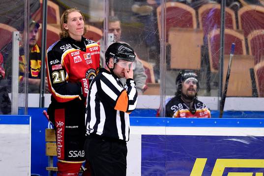 Luleås Emil Sylvegård i utvisningsbåset
