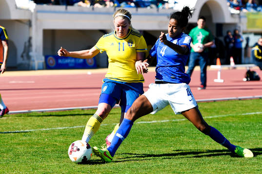 Sveriges Jenny Hjohlman och Brasiliens Tayla dos Santos