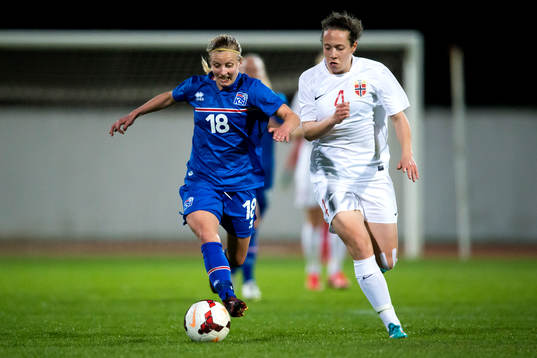 Islands Gudny Björk Odinsdottir jagas av Norges Melissa