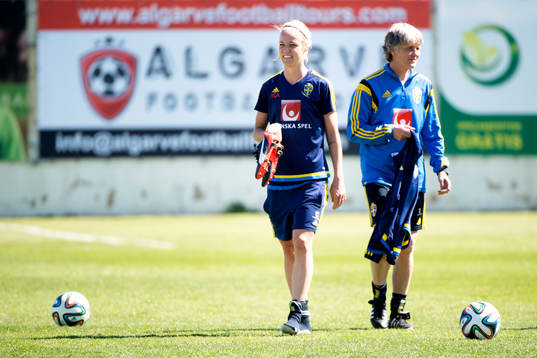 Sveriges Caroline Seger och förbundskapten Pia Sundhage