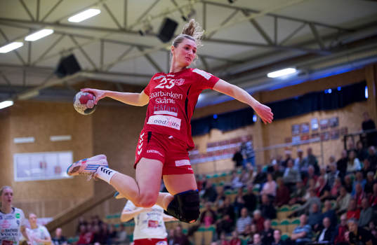 Höörs Marie Wall i matchen i damernas elitserie i