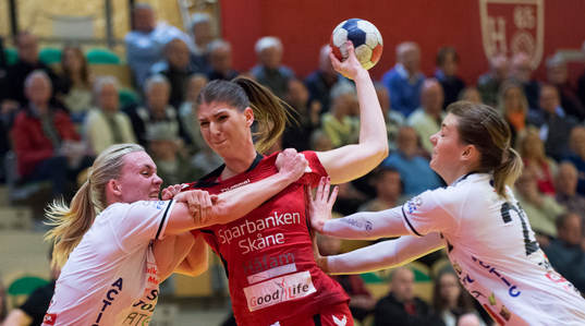 Höörs Julia Andrejic i matchen i damernas elitserie i