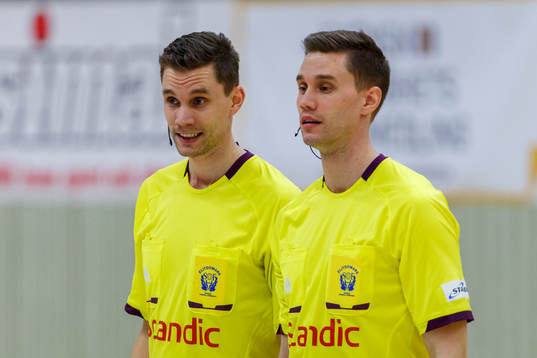 Domarna Johan Gomér och Martin Gomér