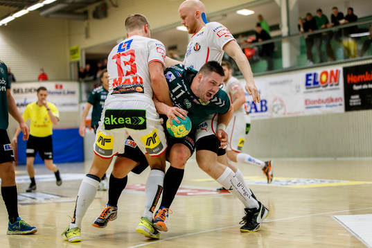 Önnereds Almir Suljevic stoppas av  Drotts Anton