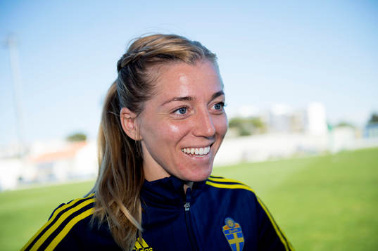 Sveriges Linda Sembrant blir intervjuad