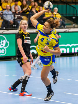 Metz Nina Kamto Njitam hoppar och skjuter ett skott på mål