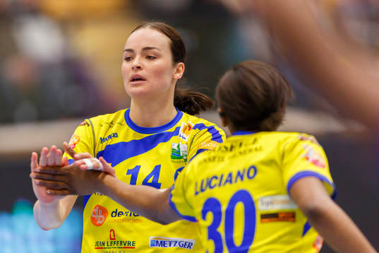 Metz Yvette Broch gratuleras av Jurswailly Luciano