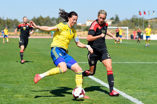 Sveriges Lotta Schelin och Tysklands Lena Goessling