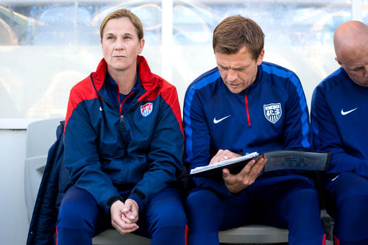 s förbundskapten Jill Ellis och assisterande